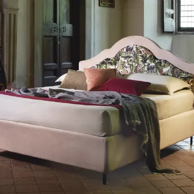 Letto in tessuto con testiera classica dalle linee tondeggianti Saragolla di Mauri Soft Dream