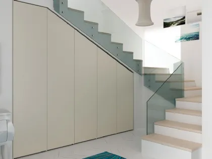 Armadio con ante battenti su misura per sottoscala in laminato e laccato AM10 Moretti Compact