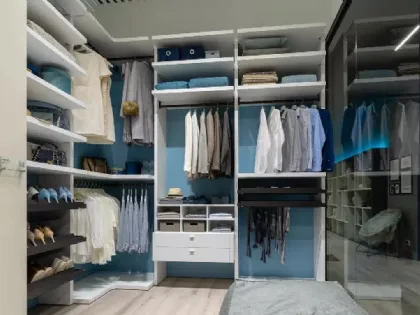 Cabina Armadio in laminato Bianco e laccato cielo NC403 di Moretti Compact