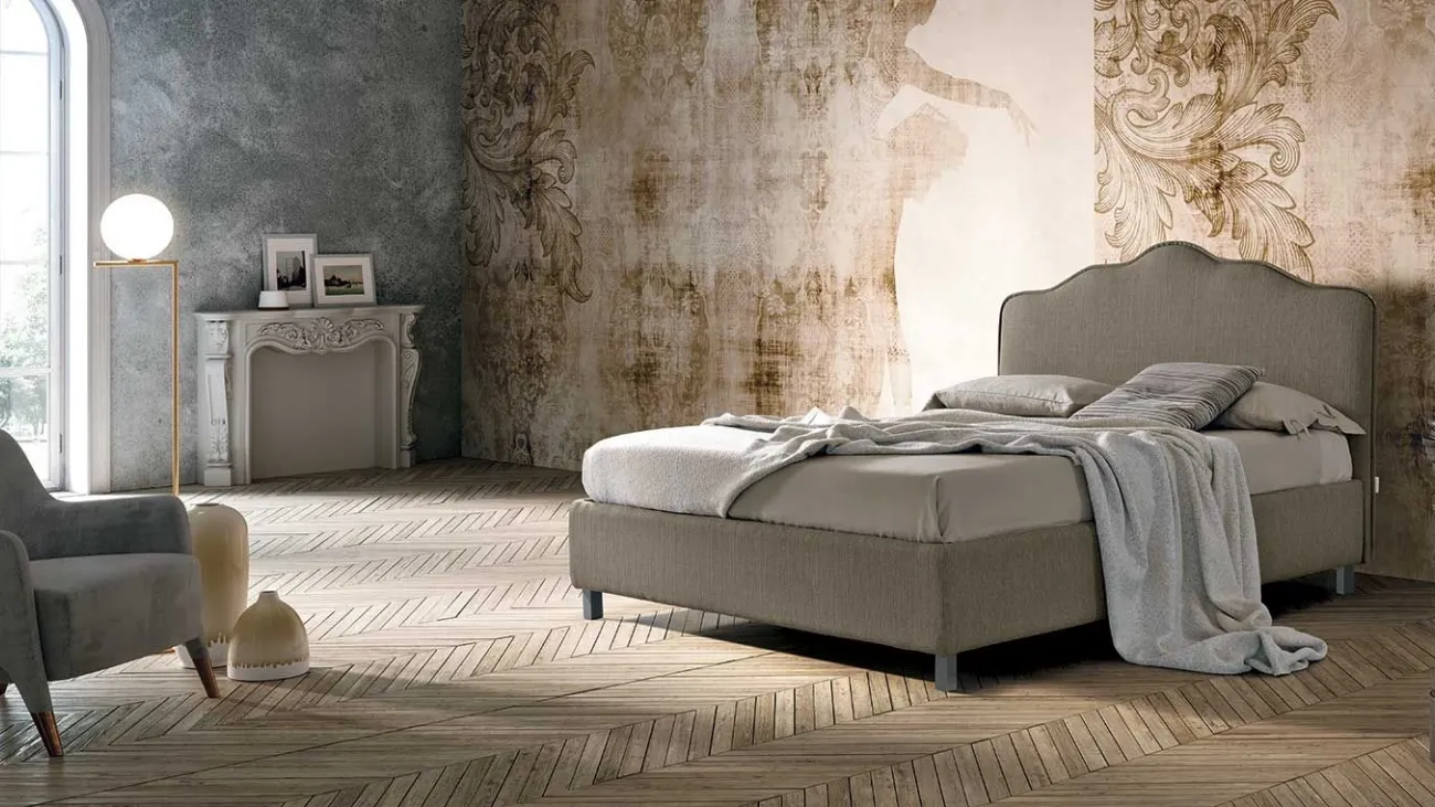 Letto in tessuto con testiera sagomata Barbara di Stilfar