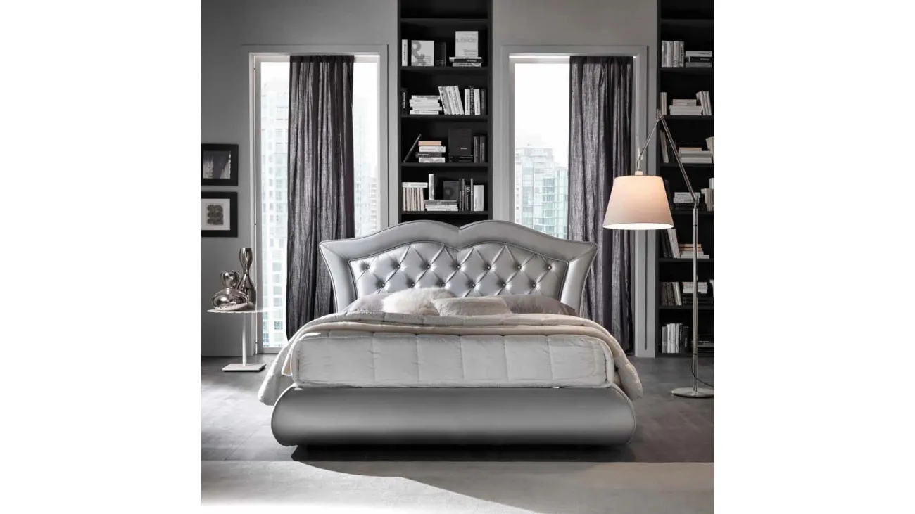 Letto Boheme in ecopelle Argento di Susan imbottiti