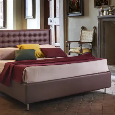 Letto Frassineto in pelle imbottita con testiera trapuntata di Mauri Soft Dream