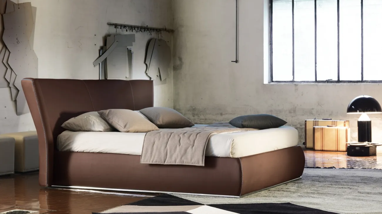 Letto in ecopelle con box contenitore e importante testiera Giselle Plain di Ergogreen