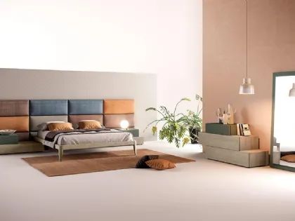 Letto con testiera in tessuto imbottito e giroletto con comodini integrati in legno M03 Puzzle e Beta di Mercantini