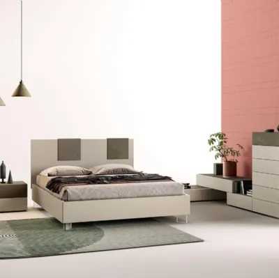 Letto matrimoniale in laccato opaco con testiera M05 Spot e Delta Box di Mercantini