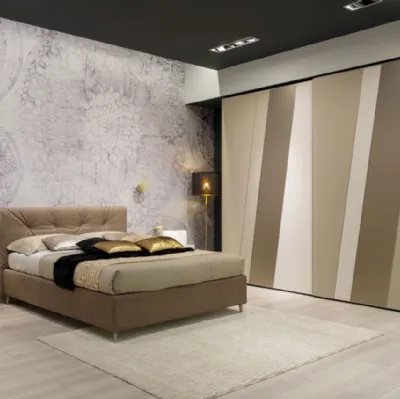 Letto matrimoniale con testiera trapuntata in ecopelle Tabacco MC038 di Moretti Compact