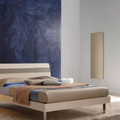 Letto matrimoniale con testiera in laccato opaco SC123 di Moretti Compact