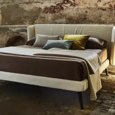 Letto in tessuto con testiera avvolgente Quinoa di Mauri Soft Dream