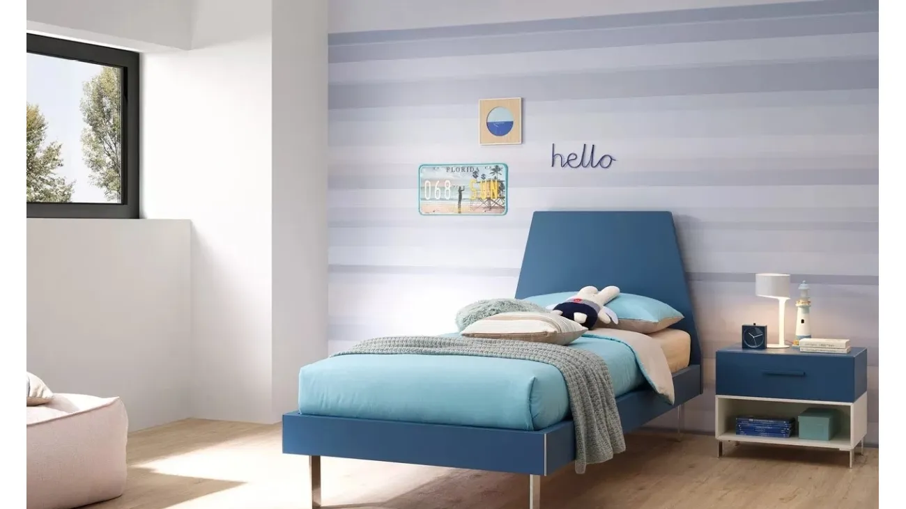 Letto in laccato Blu Navy con testiera Peak e piedini in metallo SC119 di Moretti Compact