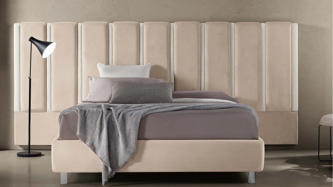 Letto in tessuto Sound di Susan imbottiti