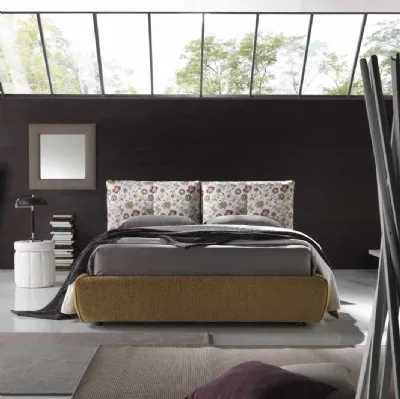 Letto Tosca in tessuto di Susan imbottiti