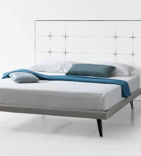 Letto in tessuto imbottito con testiera Rieti di Mauri Soft Dream