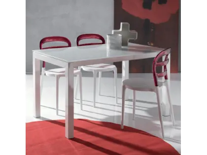 Sedia Deja Vù in polipropilene bianco con schienale in policarbonato rosso trasparente di La Seggiola