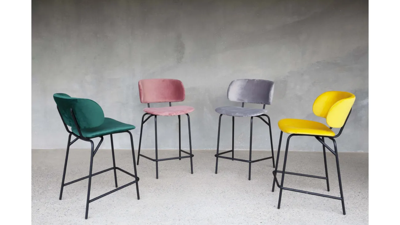 Sgabello Juliette Stool in velluto antimacchia con struttura in metallo verniciato nero di La Seggiola