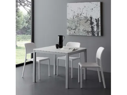 Tavolo allungabile Majestic Quadro in nobilitato bianco con struttura in metallo verniciato alluminio di La Seggiola