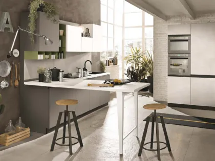 Cucina Moderne Concept laccato Bianco e Grigio scuro con finitura Arenite matt di Moretti Cucine
