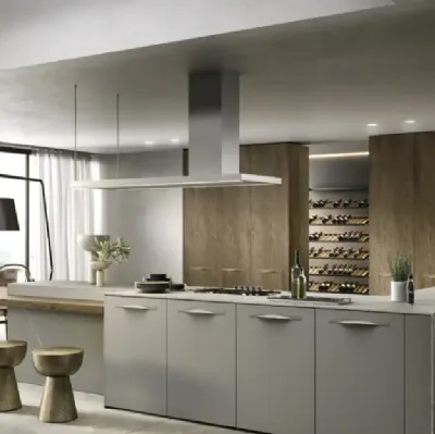 Cucina Moderna con isola Moon 01 in laccato pietra e rovere yuta di Moretti Cucine