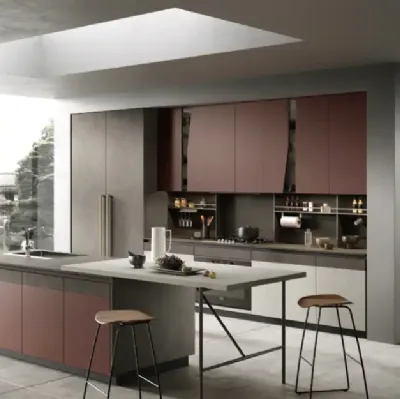 Cucina Moderna con isola Natural 05 in melaminico e laccato porpora di Moretti Cucine