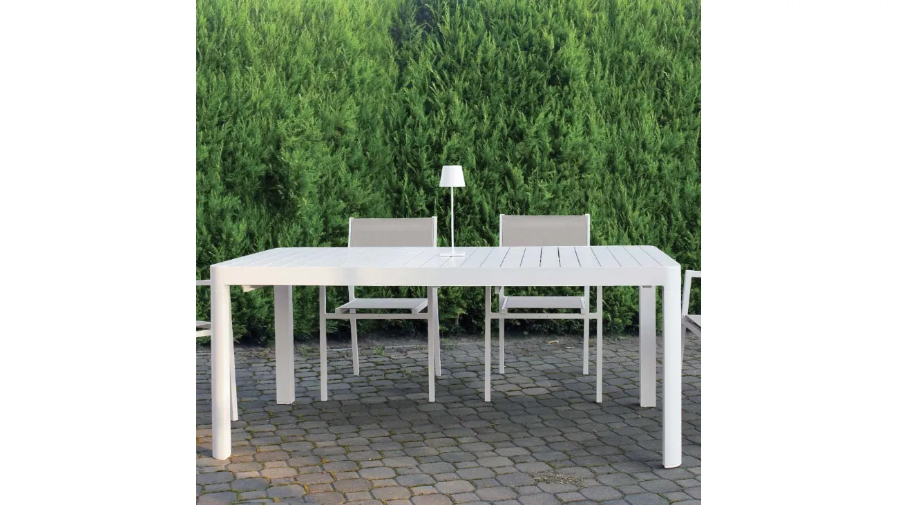 Tavolo Alluminium Table in alluminio verniciato bianco di La Seggiola