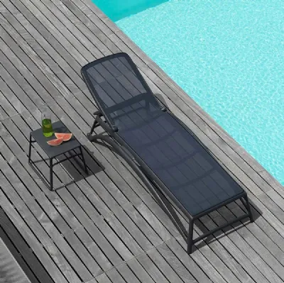 Lettino Atlas Bed in tessuto sintetico traspirante con struttura in polipropilene di La Seggiola